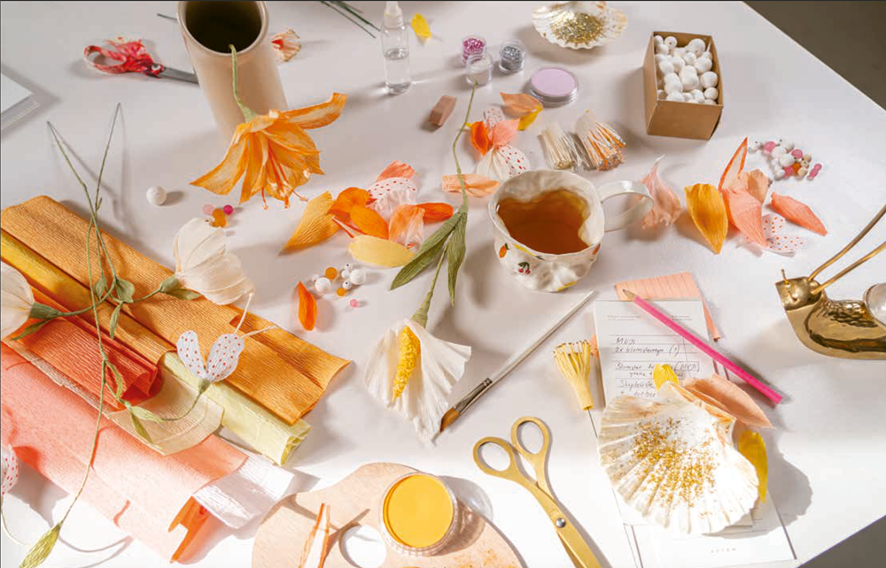 Paper Flowers : 15 Stylish Projects To Make Your Own