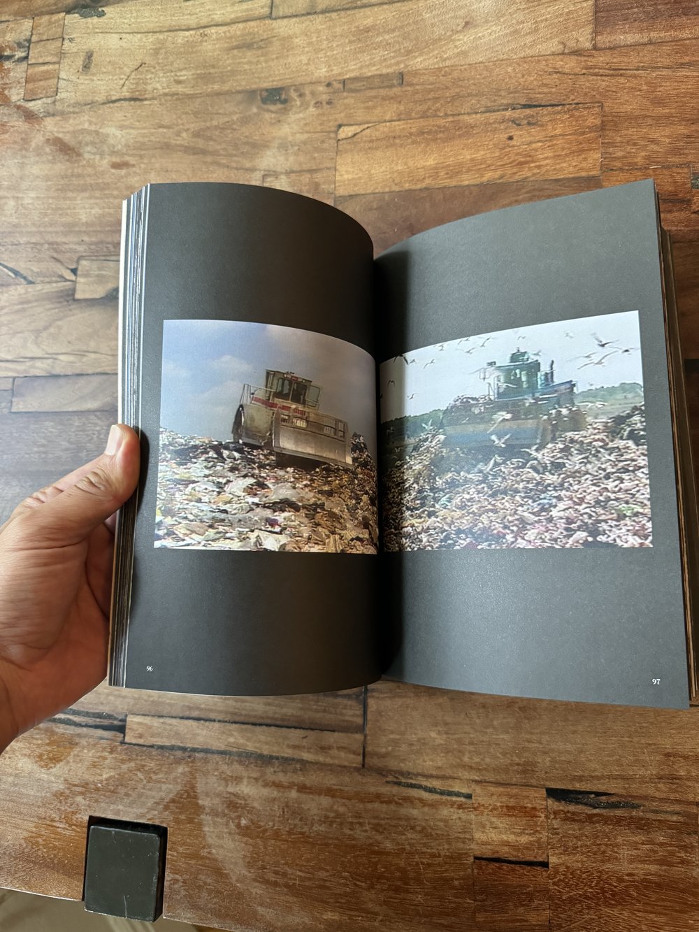 VISUAL ANNUAL REPORT by sTo Len