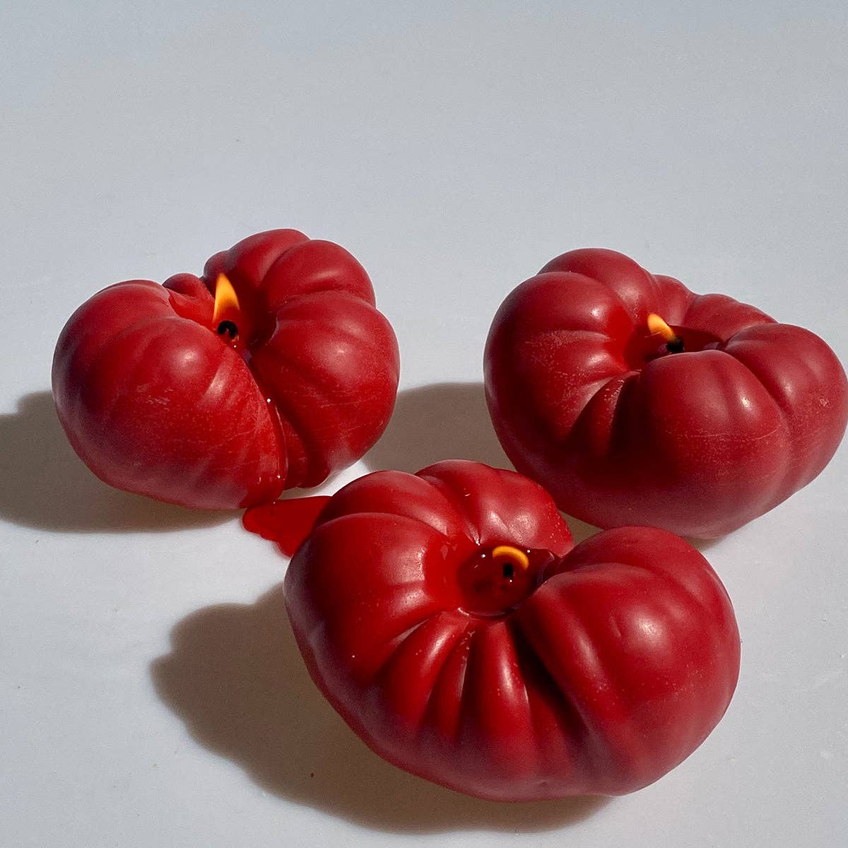 Heirloom Tomato Candle - Red: Red / Tomato Leaf / 3 Pack of Tomatoes