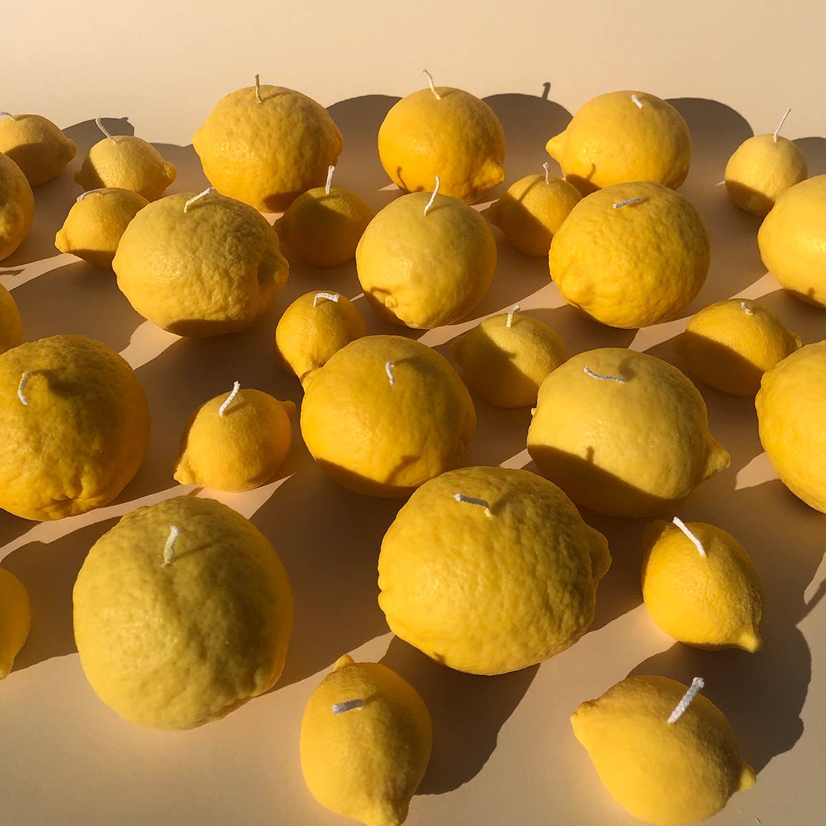 Large Lemon Candle: Lemon / Citrus Peel / Single Lemon