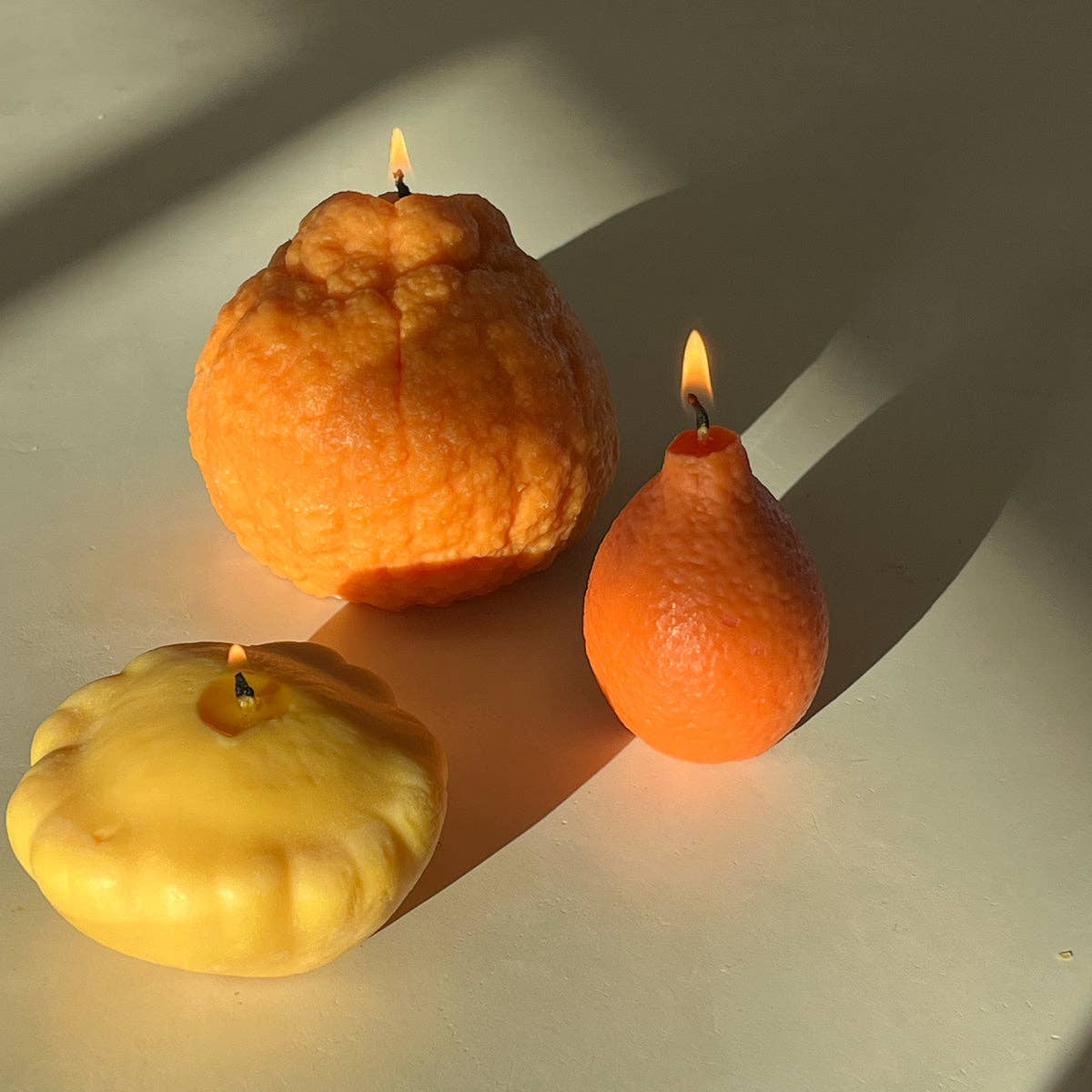Tangerine Candle: Orange / Citrus / Single Tangerine