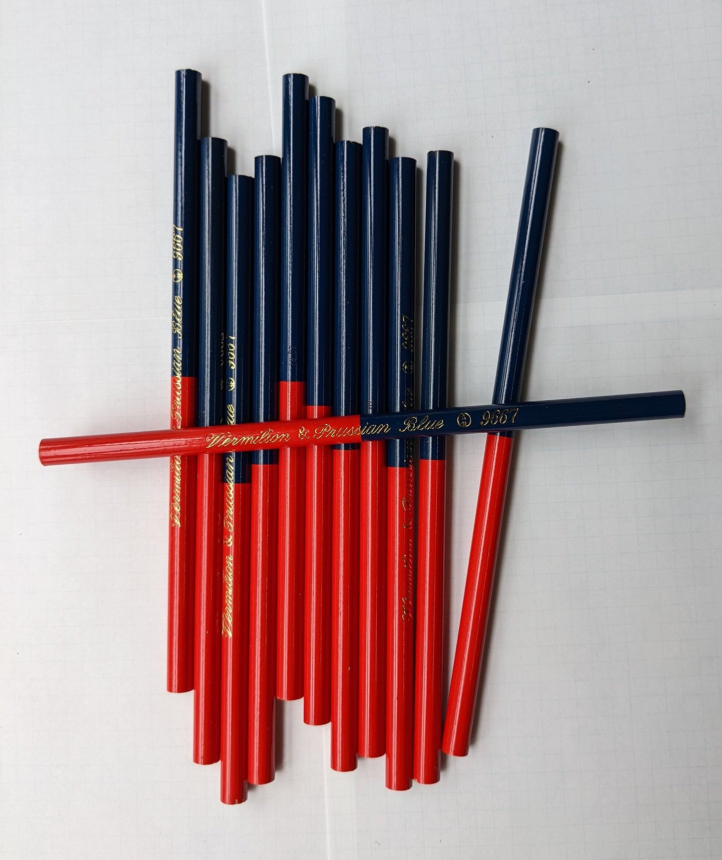 Box of 12 Kita-Boshi pencils - vermillion/Prussian blue