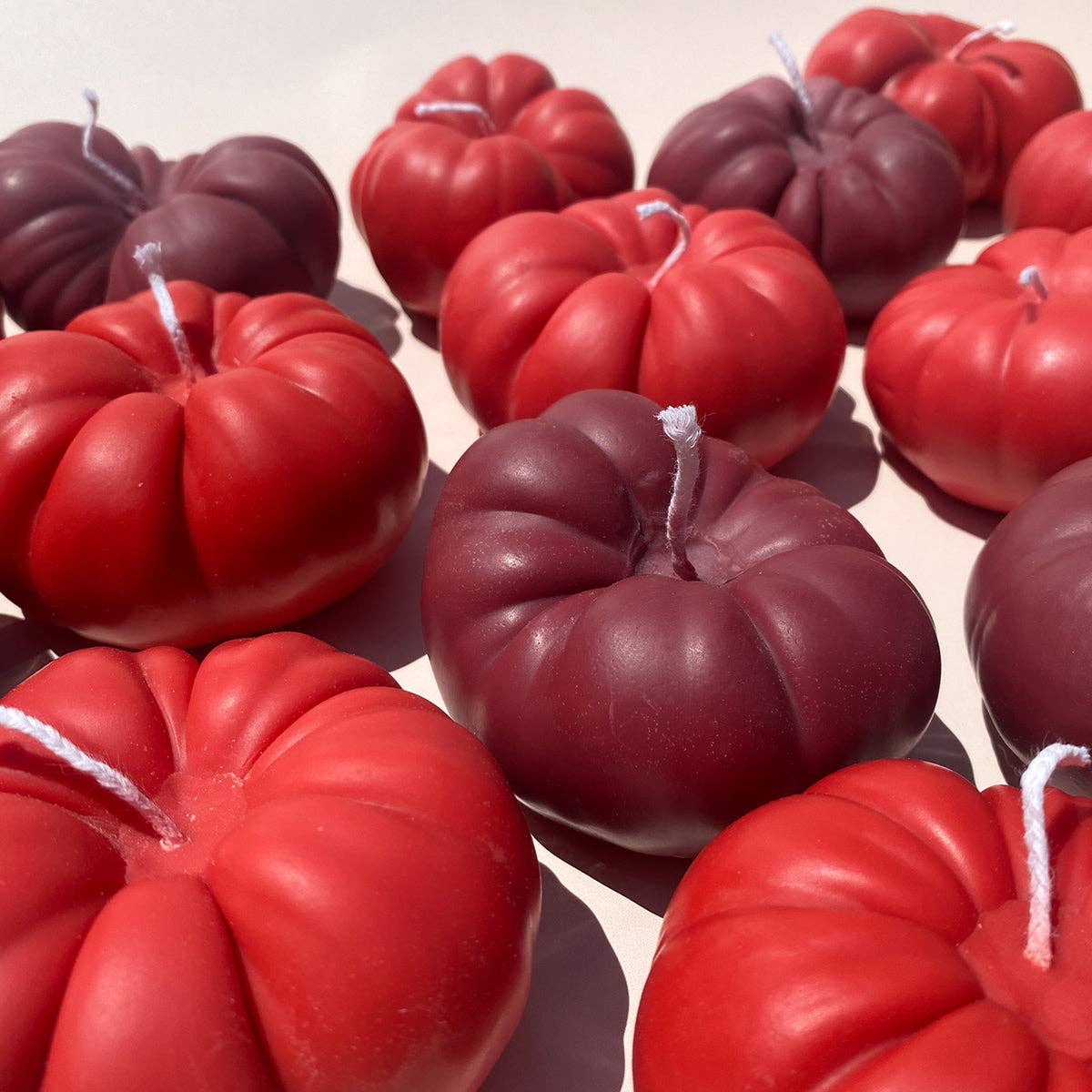 Heirloom Tomato Candle - Purple: Red / Tomato Leaf / Single Tomato