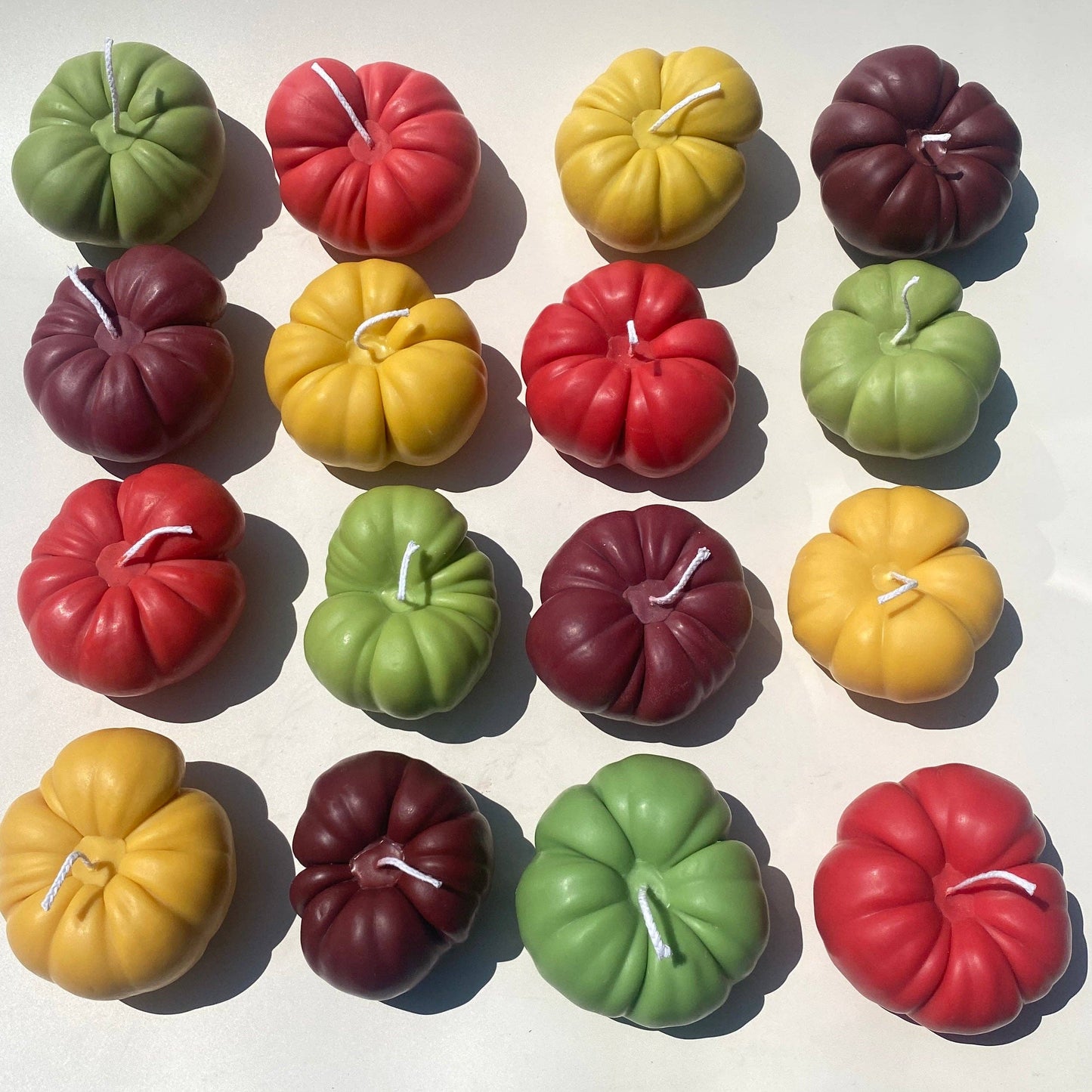 Heirloom Tomato Candle - Purple: Red / Tomato Leaf / Single Tomato