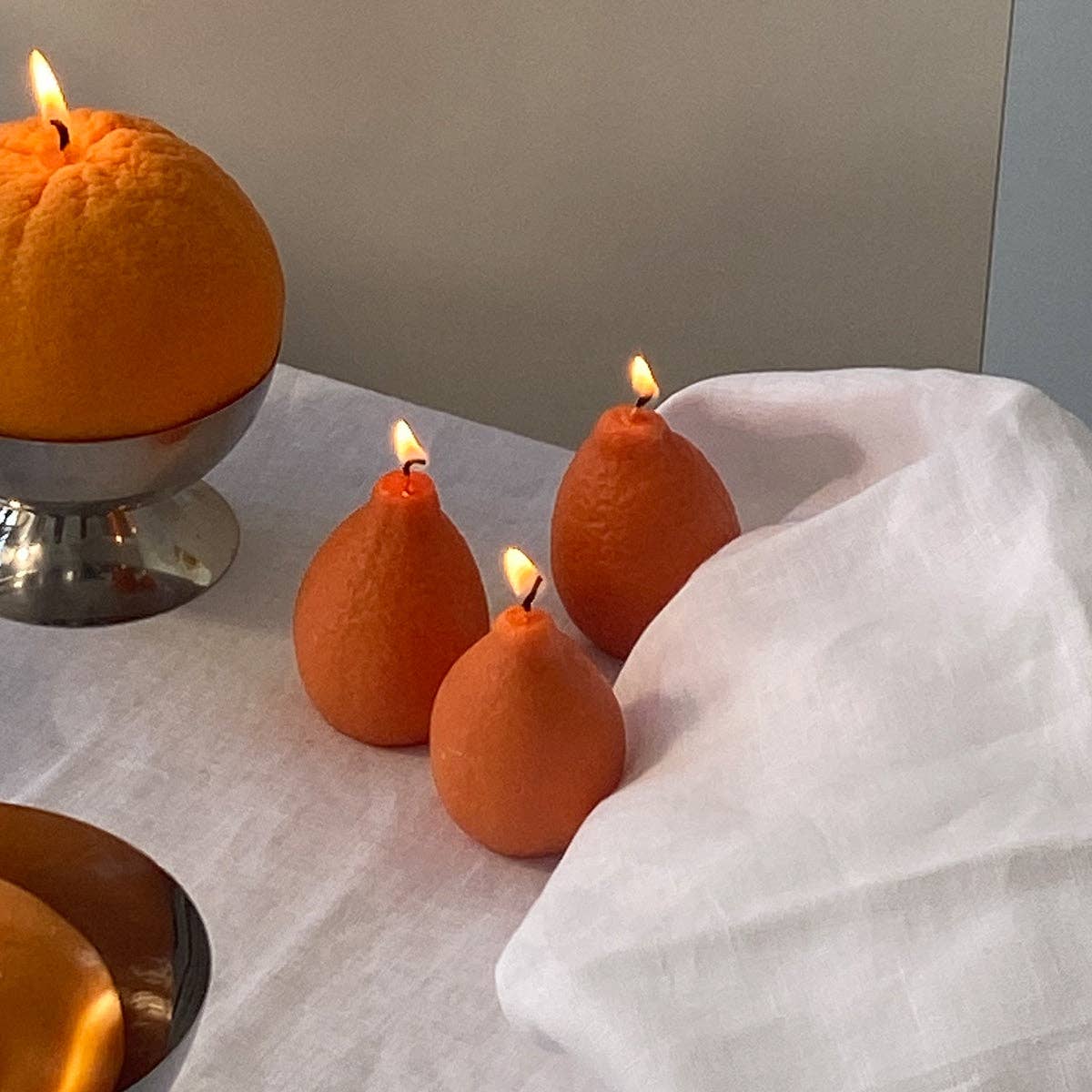Tangerine Candle: Orange / Citrus / Single Tangerine