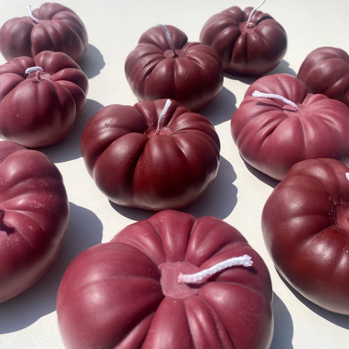 Heirloom Tomato Candle - Purple: Red / Tomato Leaf / Single Tomato